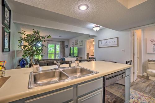 Branson West Condo - 2 Mi to Silver Dollar City in Branson West, USA