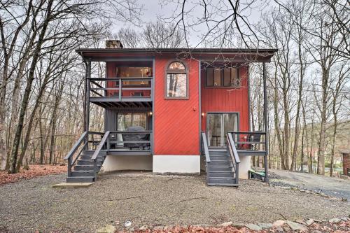 Dog-Friendly Poconos Escape with Hot Tub and Game Room