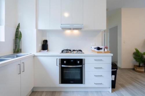 Lotus Stay Manly - Apartment 29C - image 4