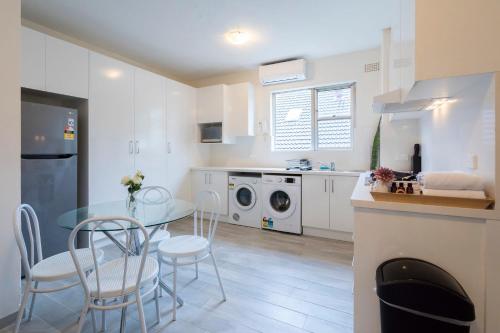 Lotus Stay Manly - Apartment 29C - image 2