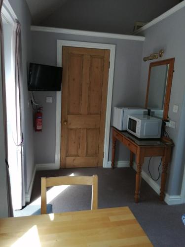 Double Room with Patio image 7