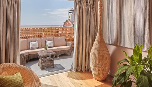 Moonfleet Manor - image 6