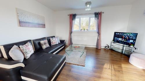 Beautiful & Spacious with 2 Free Parking Spaces - SRK Accommodation, Peterborough (photo 6)
