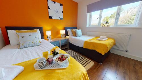 Beautiful & Spacious with 2 Free Parking Spaces - SRK Accommodation, Peterborough (photo 5)