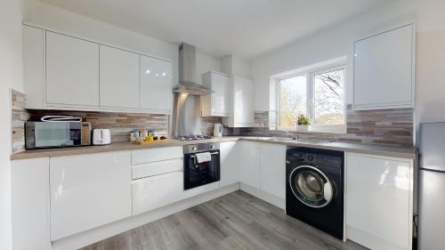 Beautiful & Spacious with 2 Free Parking Spaces - SRK Accommodation, Peterborough (photo 8)