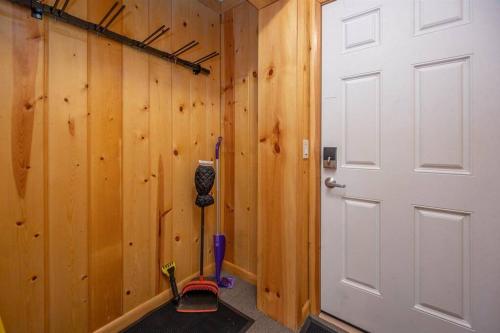 Cozy Condo at Summit in Snowshoe, USA