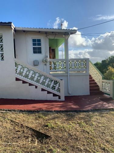 Vista exterior, Pine Breeze Apartments in Bridgetown