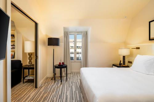 HOTEL MONTAIGNE - Updated 2023 Prices & Reviews (Paris, France)