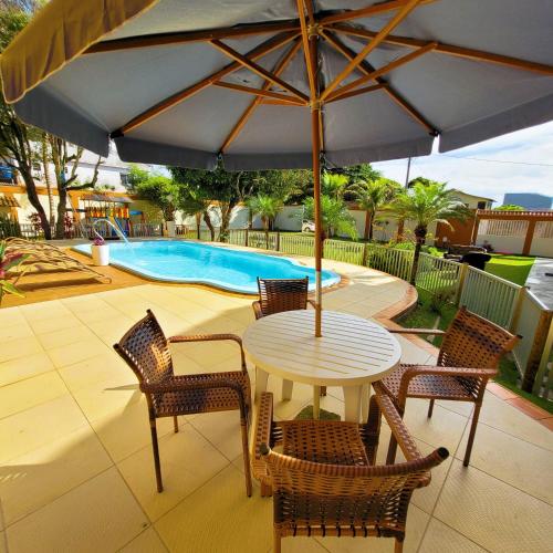 Casa de praia com piscina e playground