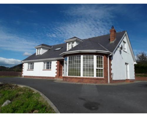 Castleview, Spacious 5 bedroom house with stunning views