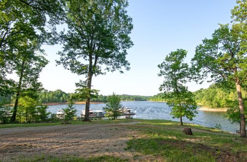 Rough River Dam State Resort Park in Fentress McMahan, USA