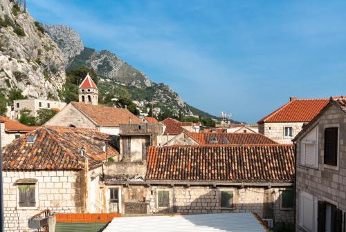 New cozy apartment - center of old town Omiš
