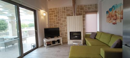Elena Villa - image 4