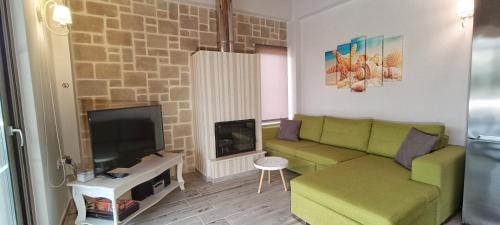 Elena Villa - image 10