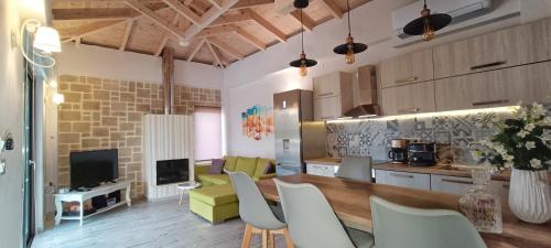 Elena Villa - image 7