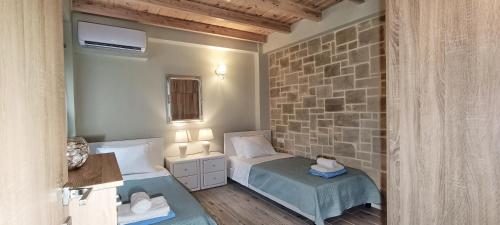 Elena Villa - main image