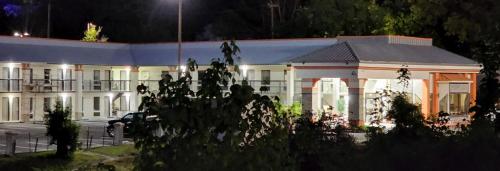 Days Inn by Wyndham Clemson - image 11