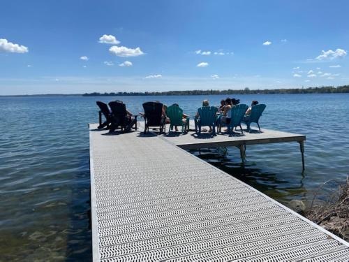 Family Lakeside Oasis