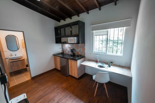 Loft equipado en Poblado cerca de Envigado FRN107 By Roots Rentals, Medellín (Foto 4)