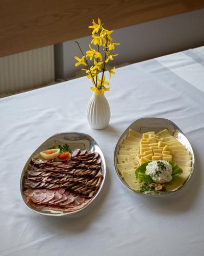 Ételek és italok, Hiša na Vrtu (Hisa na Vrtu) near Ljubljanai repülőtér