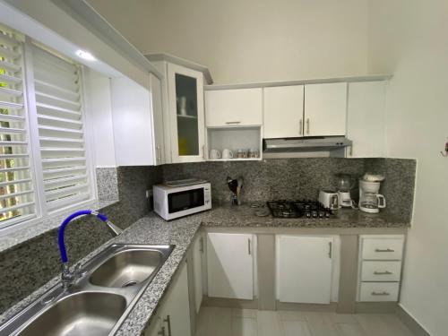 Caribbean Villa Los Lobos Ballenas Beach in ลาส เทอเรนาส