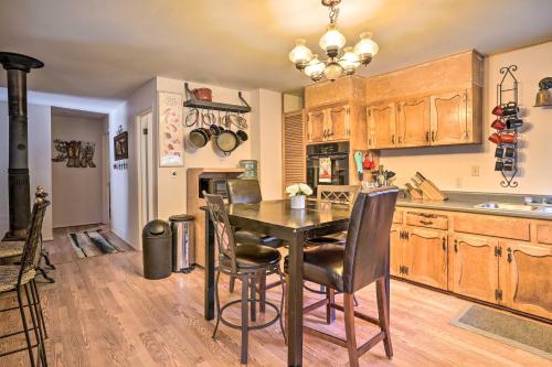 Peaceful Cabin with Deck and Grill 1 Mi to Crown King