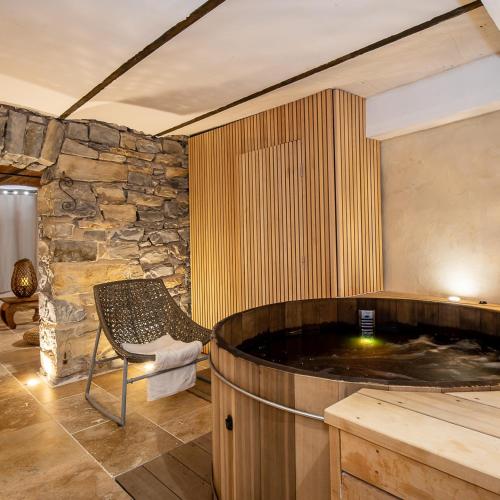 Aquam Résidence & Spa Gîte, chambres+ suite SPA gîte à louer Lapanouse-de-Cernon