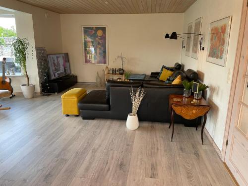 Sleep In Brande - Close By Herning, Legoland, Givskud Zoo in บรังเดอ