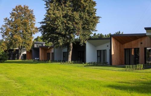 . Seaside bungalow Juura at Albatross, Kesterciems with garden, Spa and pool for extra