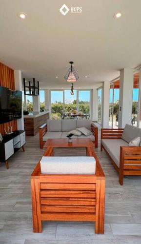 HOP BUZIOS exclusiva oasis y playa en Chincha in Chincha Alta