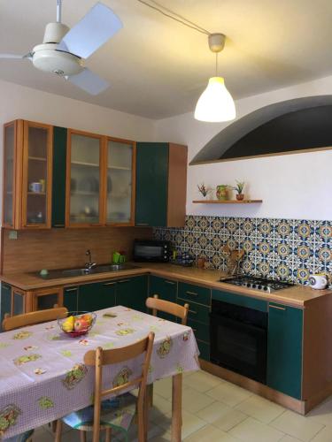 кухня, Hostel Beach House in Таорміна