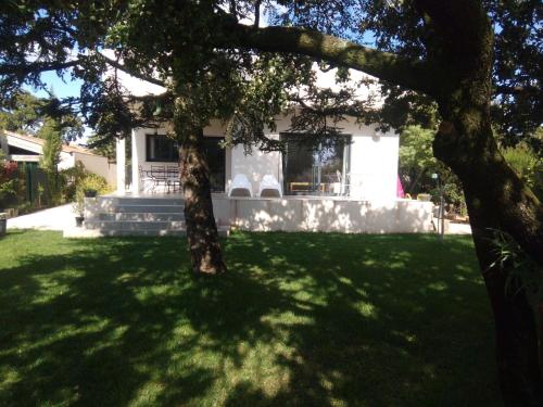 Villa de la Pinède ,5 km D'AVIGNON gîte à louer Les Angles