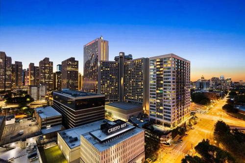 2208-Top Flr-Work/Game Sta-600 MB-1 Free Park-King in Atlanta, USA