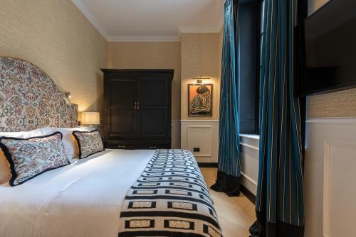 Deluxe Double Room image 10