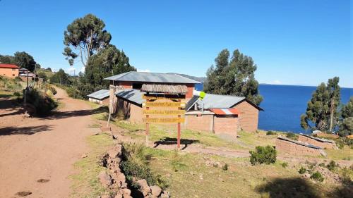 . HOSPEDAJE-RESTAURANTE TITICACA