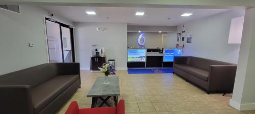 Lobby, Motel 6 Kewanee, IL in Kewanee (IL)