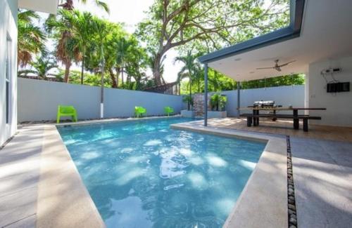 Playa Potrero - modern 3 BR home centrally located - Casa Coastal Serenity