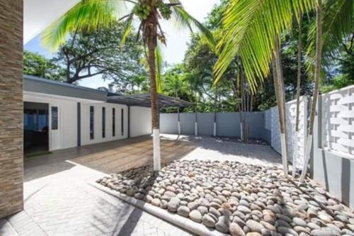 Playa Potrero - modern 3 BR home centrally located - Casa Coastal Serenity