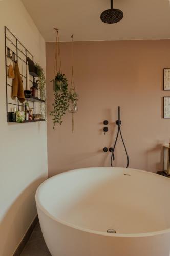 Ванна кімната, Luxurious & Unique Villa / Nature / Beach / Hiking in Джегв