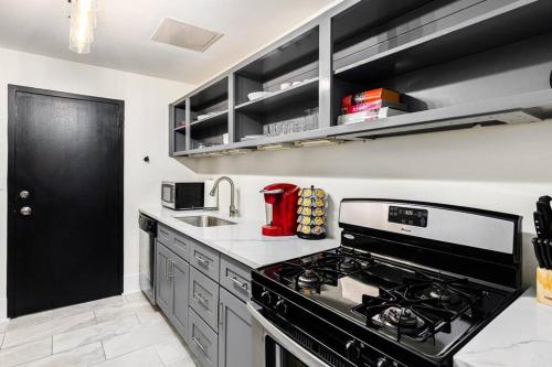 1109-Extra LG-King Bed-1 Free Park-Fast WiFi-DTW detail