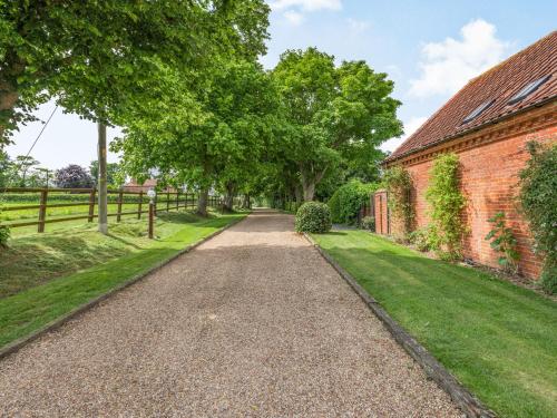 Willow Dereham - image 14