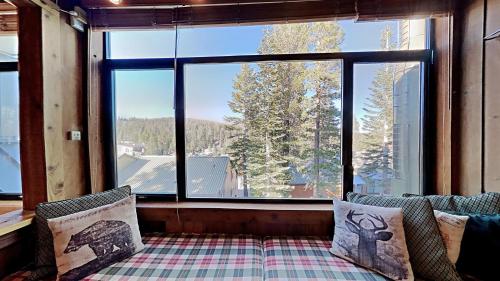 Nicely Remodeled 2 Bedrooms at 1849 Condos - Easy Access to Slopes! - image 4