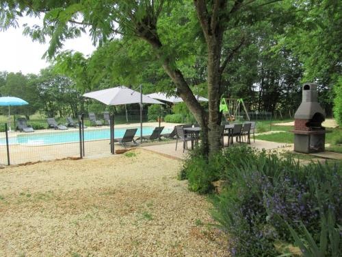 Maison spacieuse avec piscine privée au cœur du Périgord - FR-1-616-254 gîte à louer Laturache