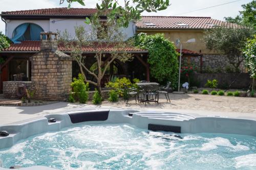 Gyógyfürdő, House Stone Lady in Rasopasno