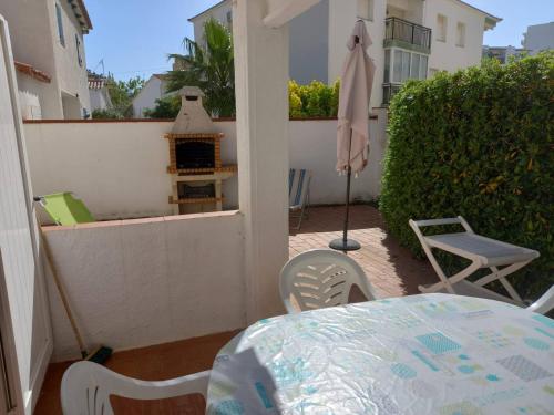 Pleasant Villa 5 Minutes Walking From The Beach gîte à louer Platja del Salatar