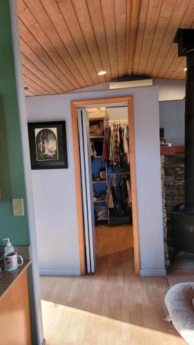 Quiet Artist Retreat - image 6