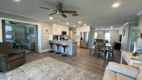Waterfront Hernando beach house on deep water canal w/dock, fishing, kayak detail