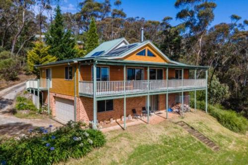 Narrow Neck Lodge