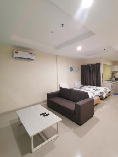 Peaceful 1-bedroom unit at Marina Island by JoMy Homestay