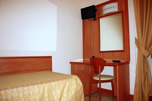 Piccolo Hotel - image 12